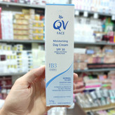 کرم تیوپی مرطوب کننده کیو وی SPF 30 پرویتامینه