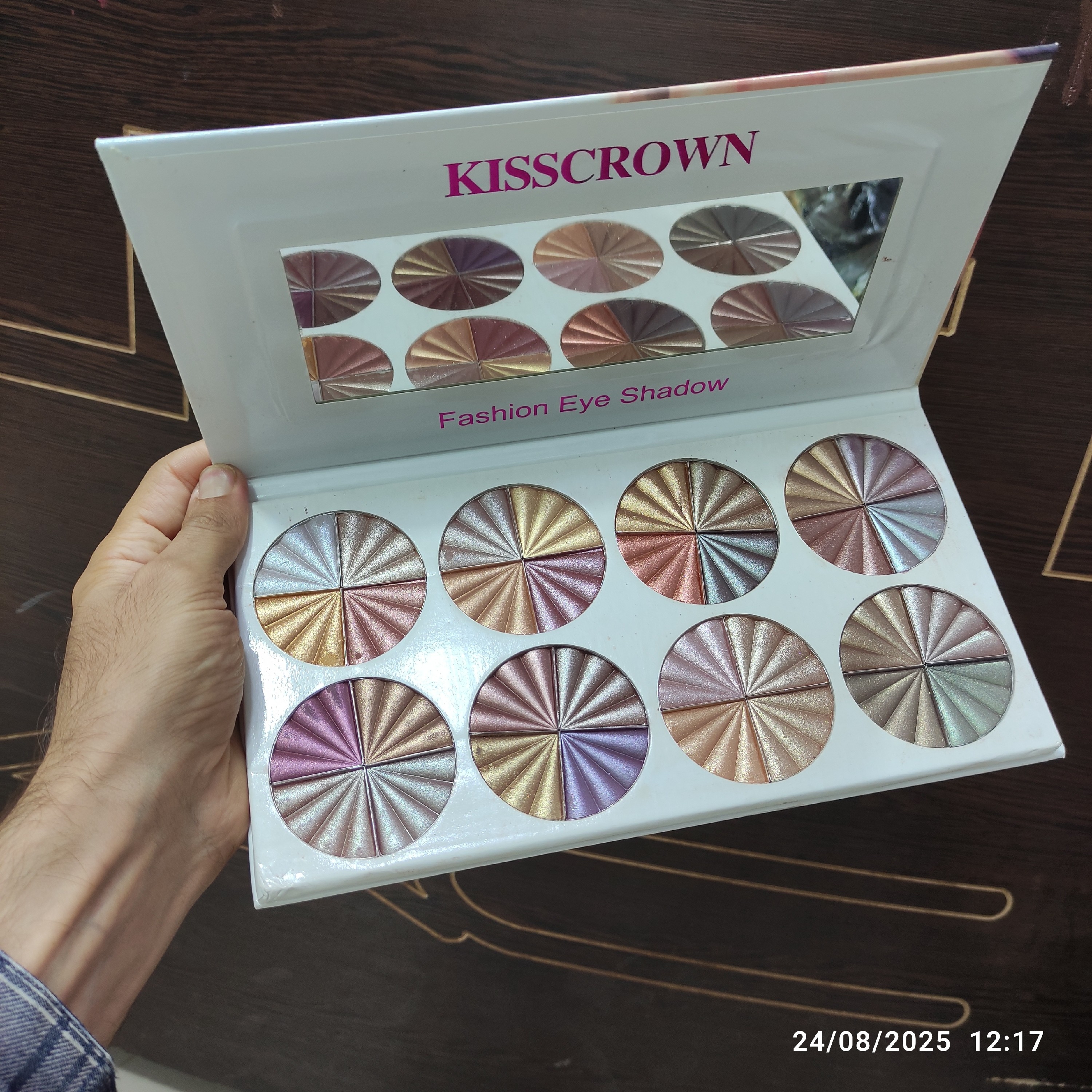 پالت سایه 32 رنگ kiss crown