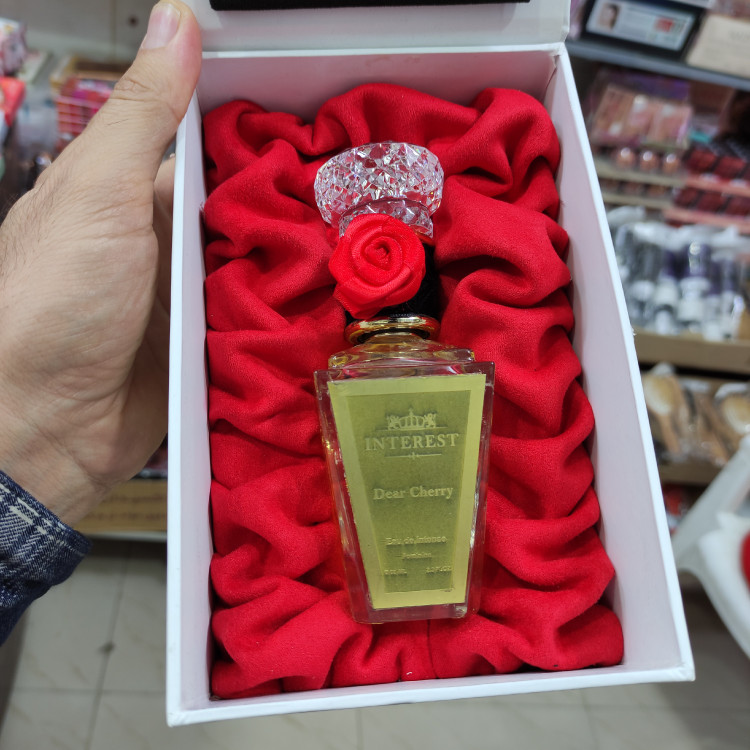ادکلن زنانه اینترست مدل دیر چری Dear Cherry نوع رایحه ادو اینتس با ماندگاری طولانی و خط بو عالی انگلستانی اورجینال