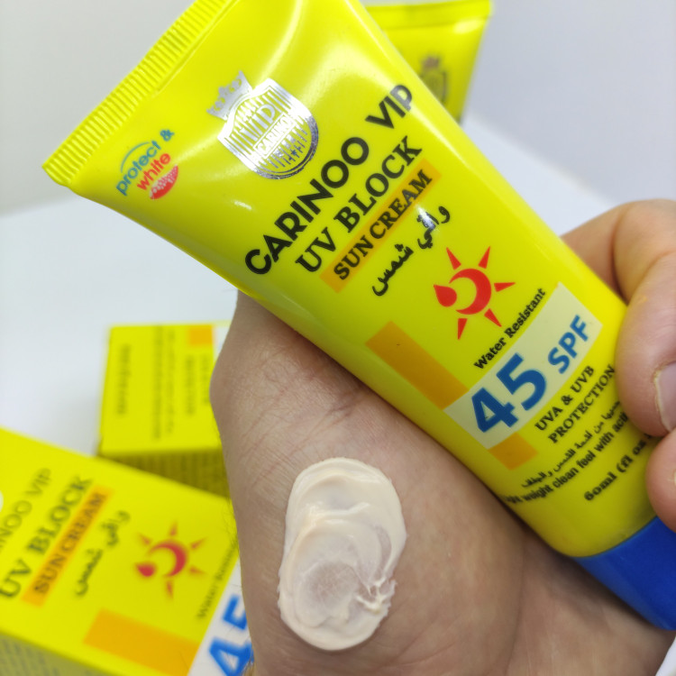 ضد آفتاب کارینو وی آی پی carino vip با spf 45- حاوی زینک و گلیسیرین و ویتامین E با سفید کننده کمپلکس و رنگدانه های گیاه