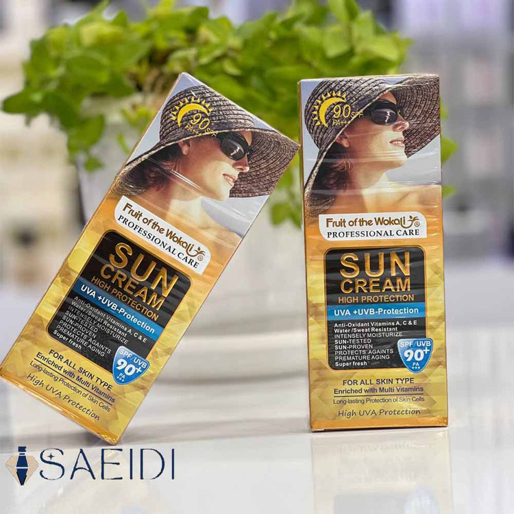 کرم ضد آفتاب کلاژن بی رنگ SPF90
