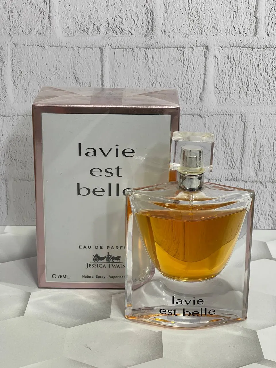 ادکلن لانکوم لاویه بل جسیکا تویینJessica Twain Lavie Est Belle