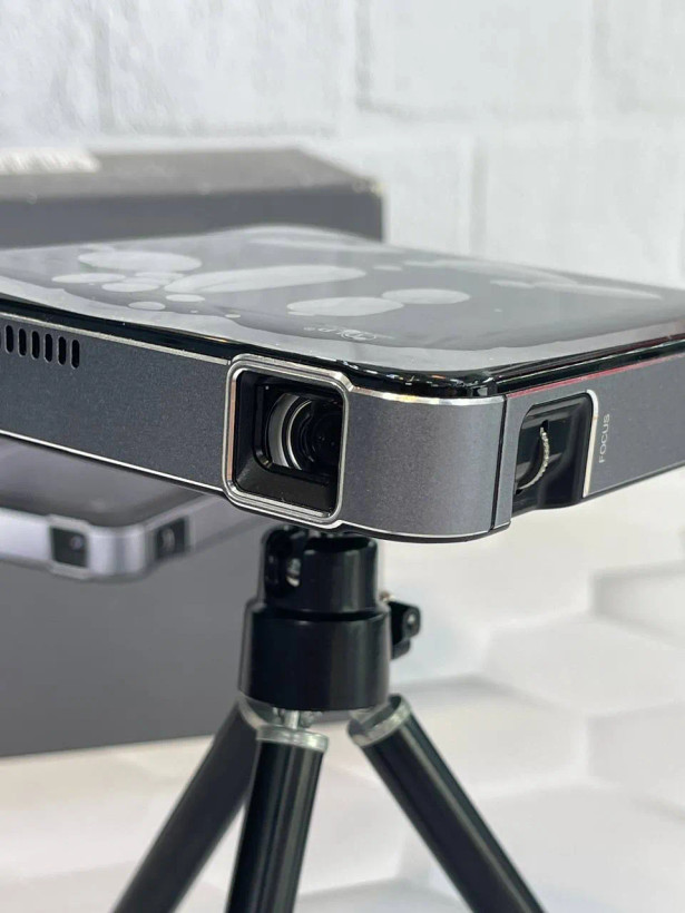 مینی ویدئو پروژکتور اپمن مدل M4 DLP Apeman Mini Video Projector