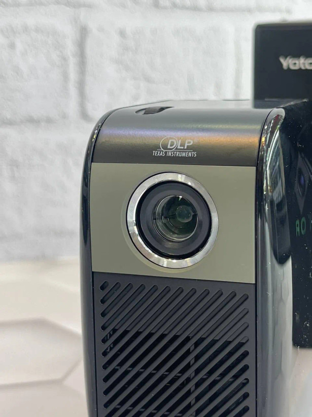 مینی ویدئو پروژکتور یوتون YOTON Y100 DLP Mini Video Projector 480P
