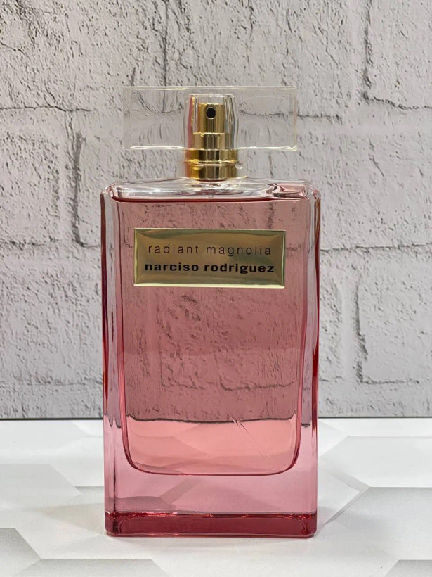 ادکلن زنانه رودریگز رادیانت مگنولیا هارد باکسNarciso Rodriguez Radiant Magnolia